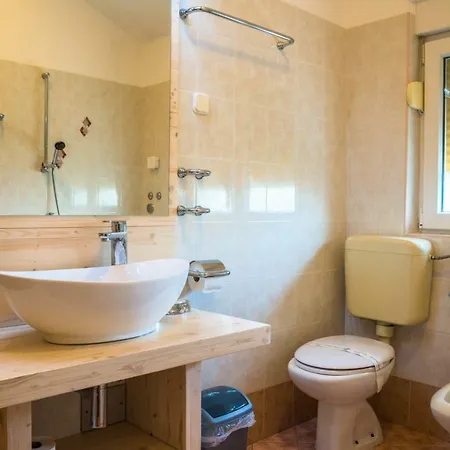 Anikol アパート セルツェ